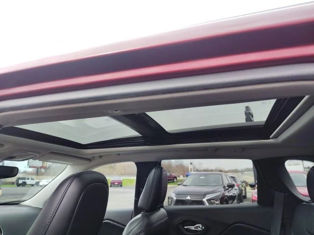 Used 2020 Red Jeep Trailhawk image 28