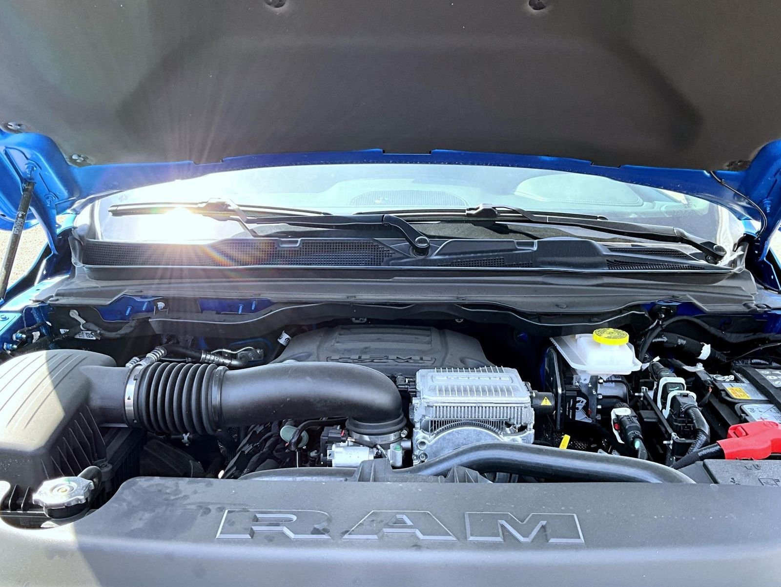 New 2026 Hydro Blue Pearl-Coat Exterior Paint RAM Laramie image 24