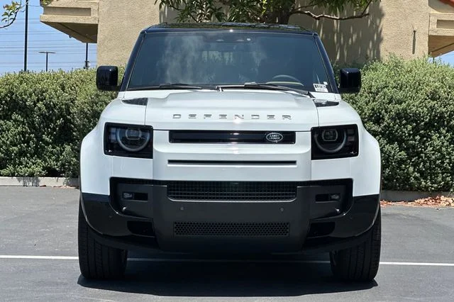 New 2026 Fuji White Land Rover X-Dynamic SE image 8