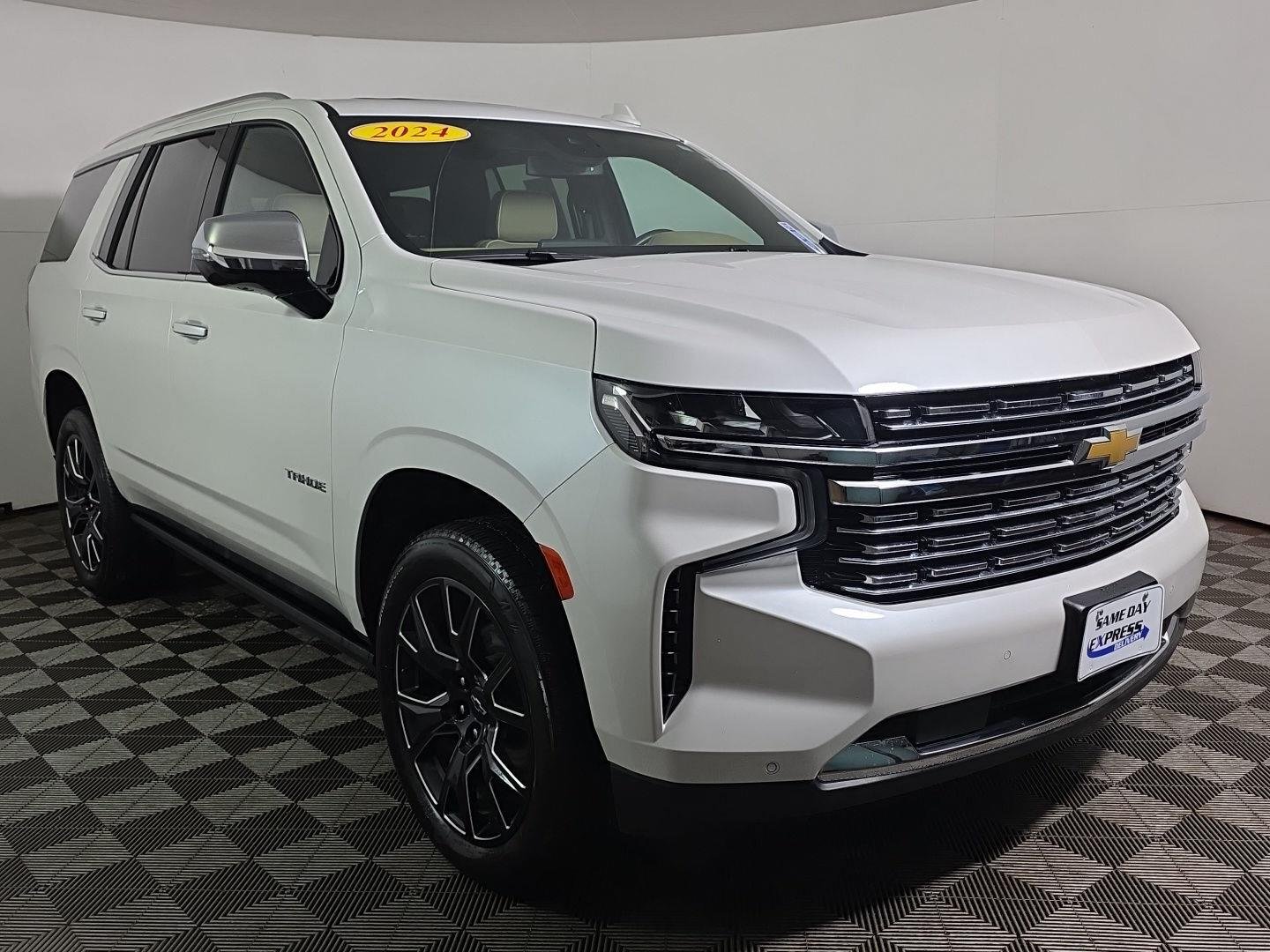 Used 2024 Iridescent Pearl Tricoat Chevrolet Premier image 9