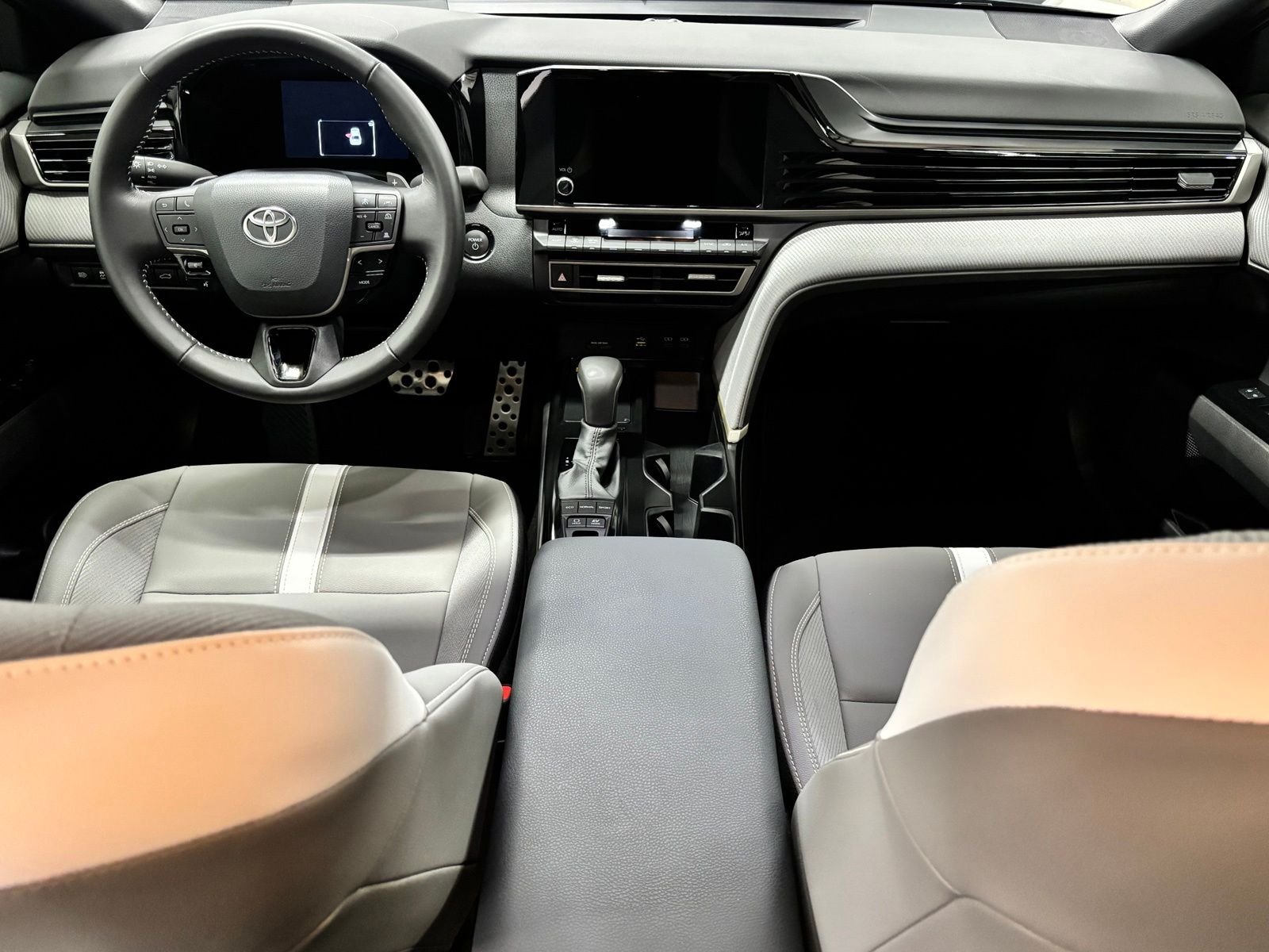 Used 2026  Toyota SE image 11