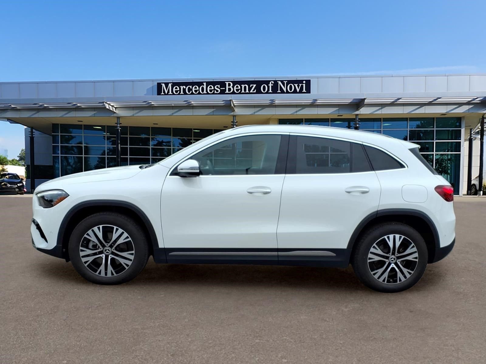 Certified Used 2025  Mercedes-Benz GLA 250 image 2