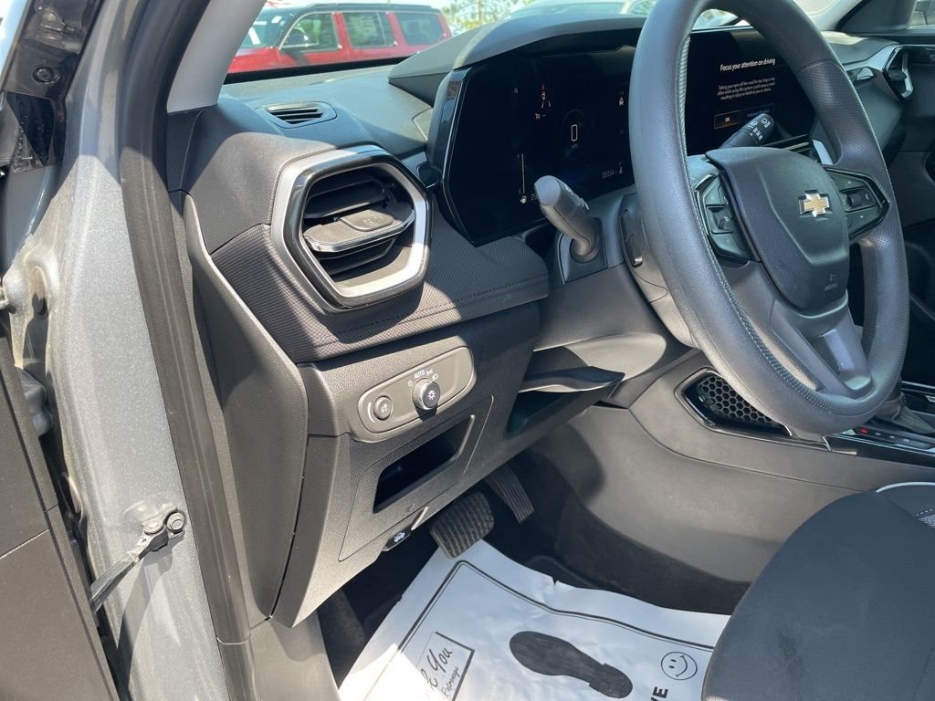 Used 2025 Gray Chevrolet LT image 13