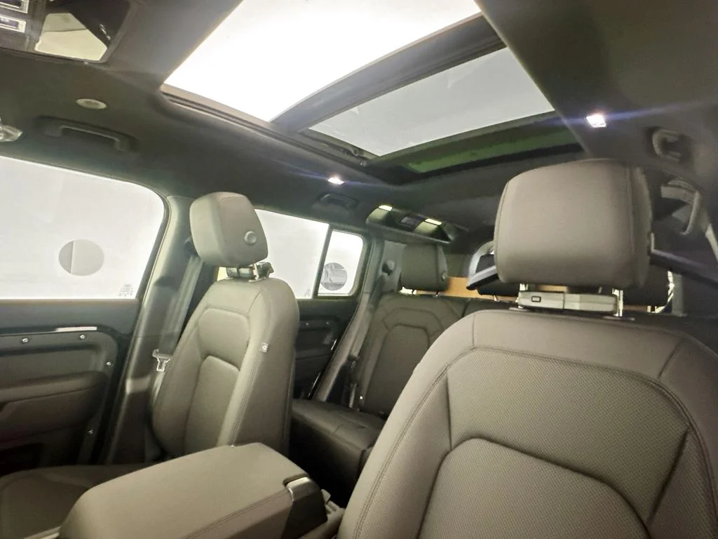 New 2026 Santorini Black Land Rover X-Dynamic SE image 22