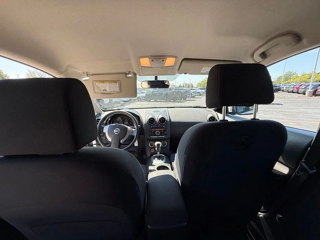 Used 2014 White Nissan S image 22
