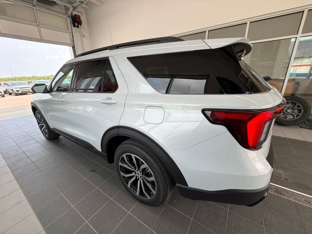 New 2026 Space White Metallic Ford ST-Line image 8