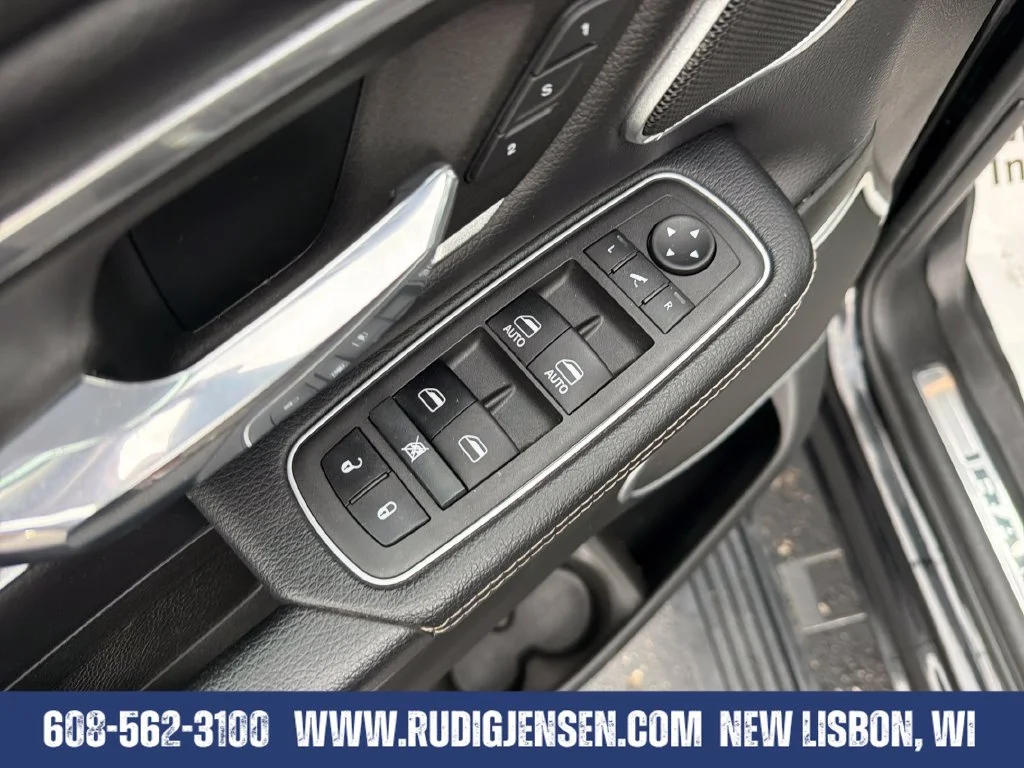 Used 2022 Black Ram Laramie image 11