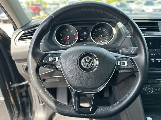 Used 2019 Black Volkswagen 2.0T SE image 16