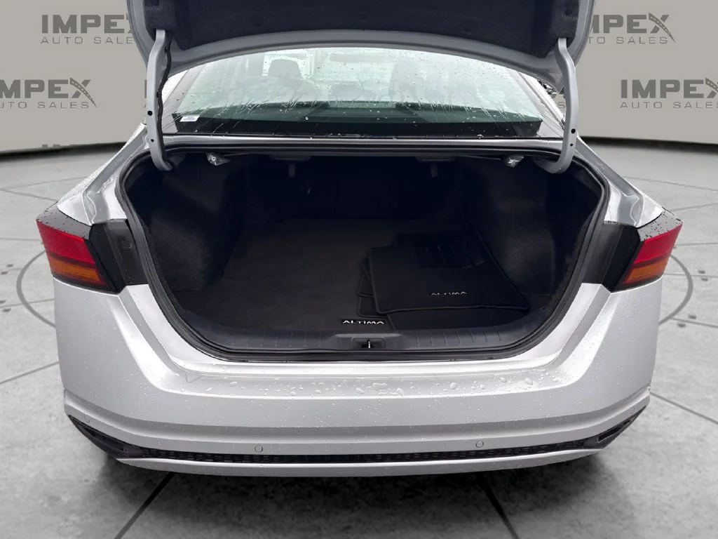 Used 2025 Silver Nissan 2.5 SV image 23