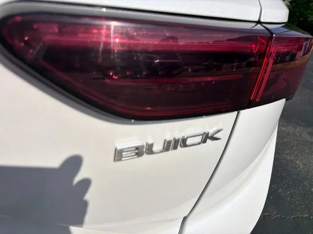 Used 2024 White Frost Tricoat Buick Preferred image 19