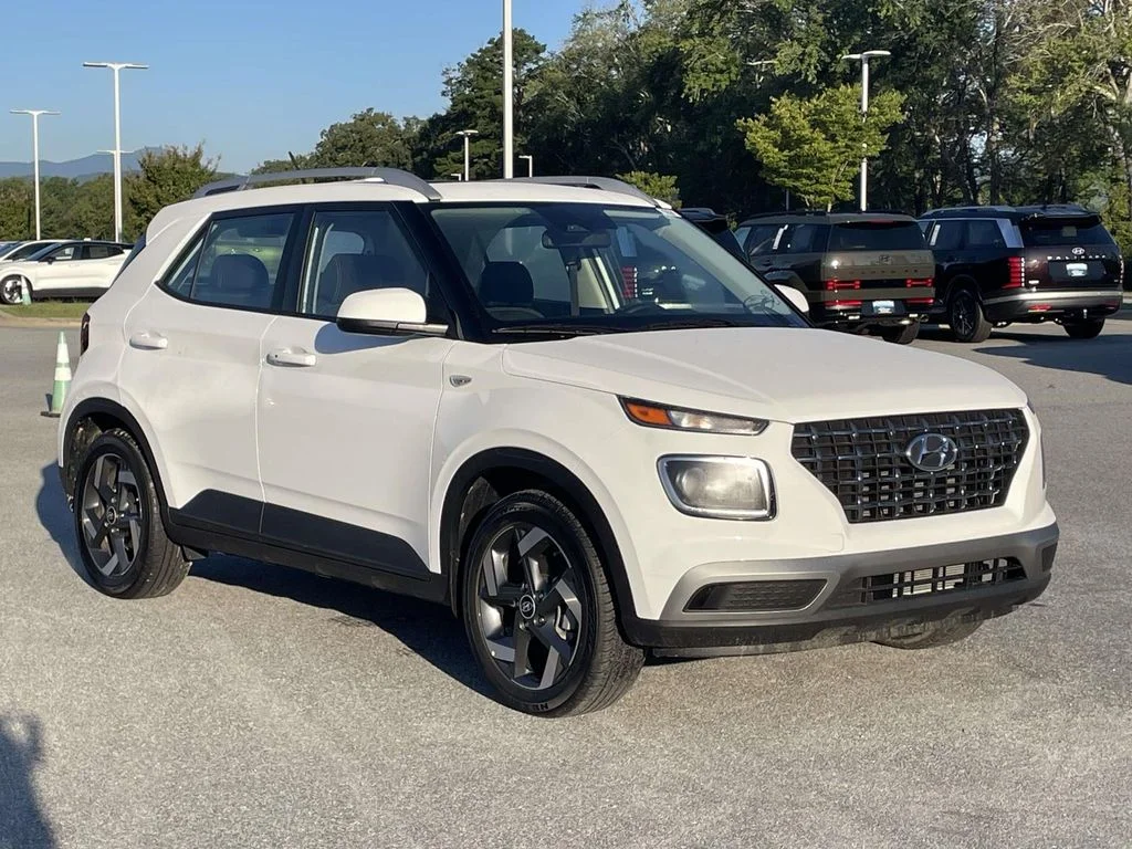 Used 2026 Lunar White Hyundai SEL image 1