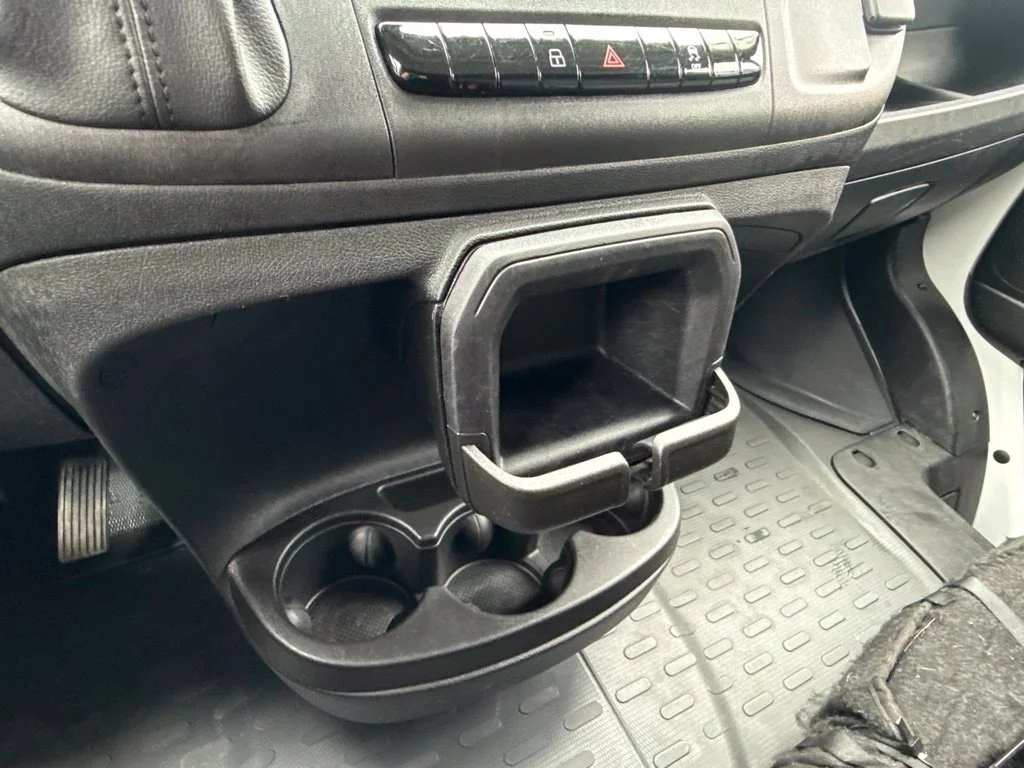 Used 2025 White Ram Base image 27