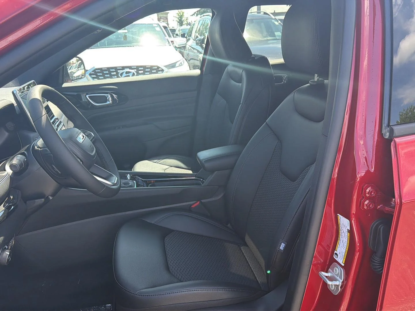 New 2026 Red Hot Pearl-Coat Exterior Paint Jeep Latitude Altitude image 10
