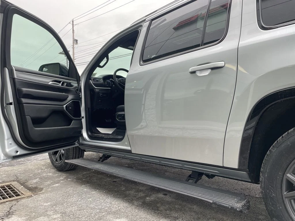 New 2026 Silver-Zynith Exterior Paint Jeep Limited Altitude image 27