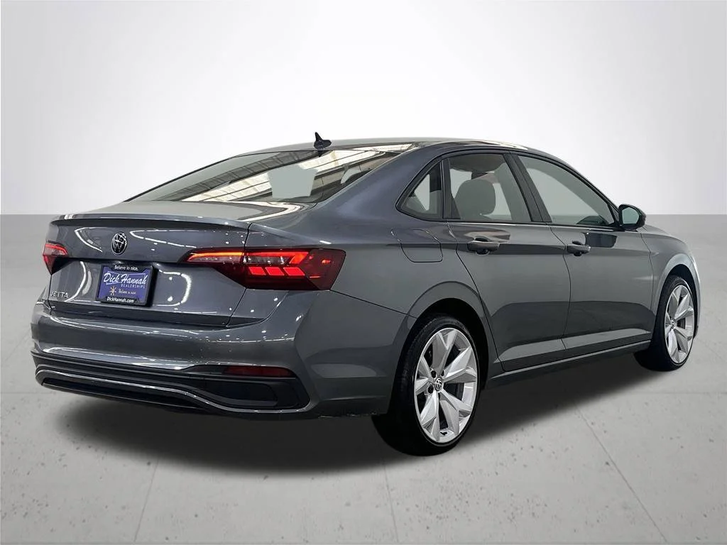 Used 2022 Gray Volkswagen 1.5T Sport image 11