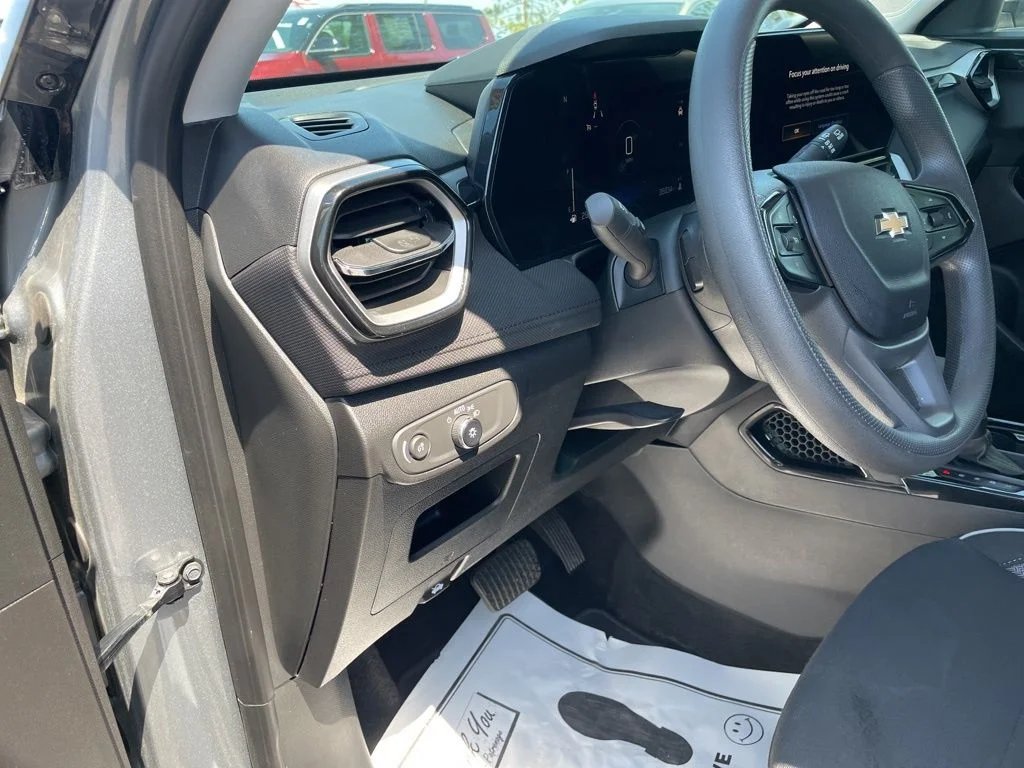 Used 2025 Gray Chevrolet LT image 13