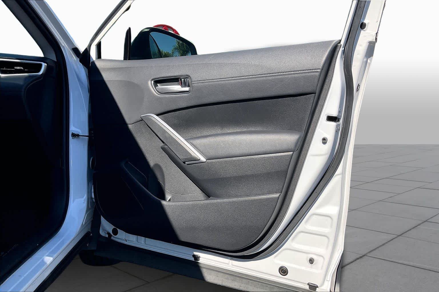 Used 2022 Wind Chill Pearl Toyota XLE image 22