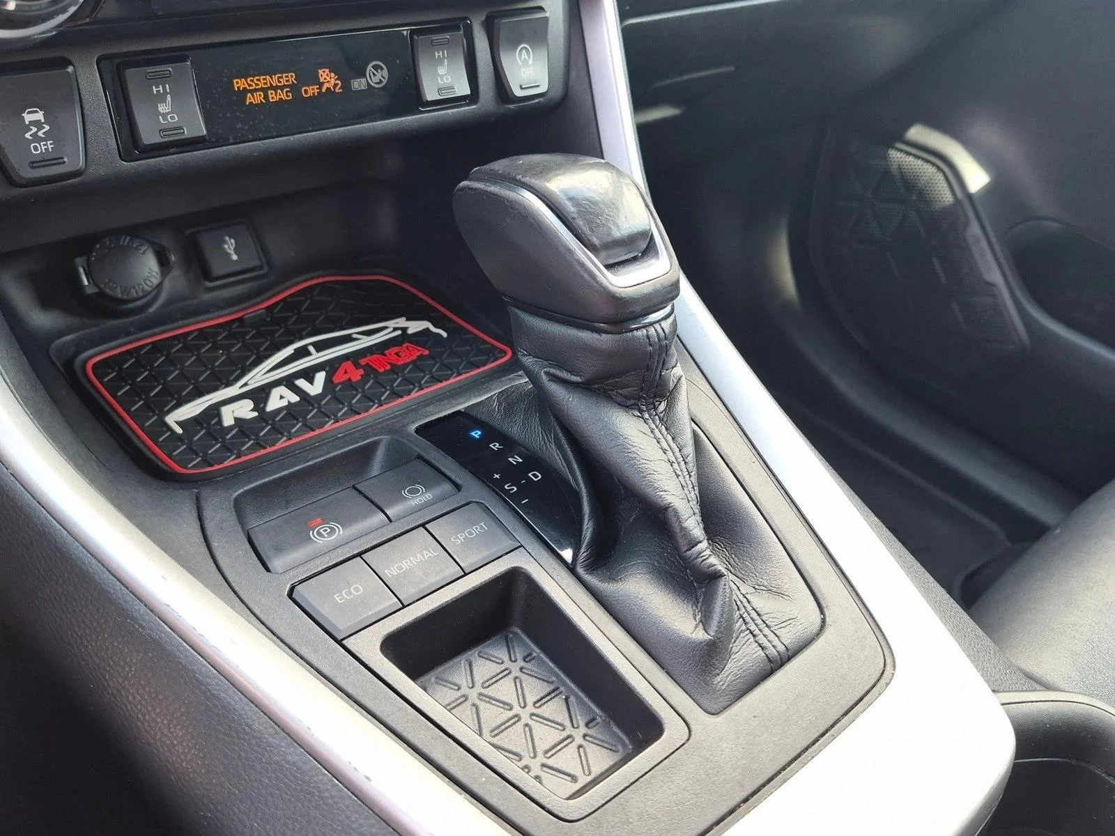 Used 2021 Silver Sky Metallic Toyota XLE Premium image 14