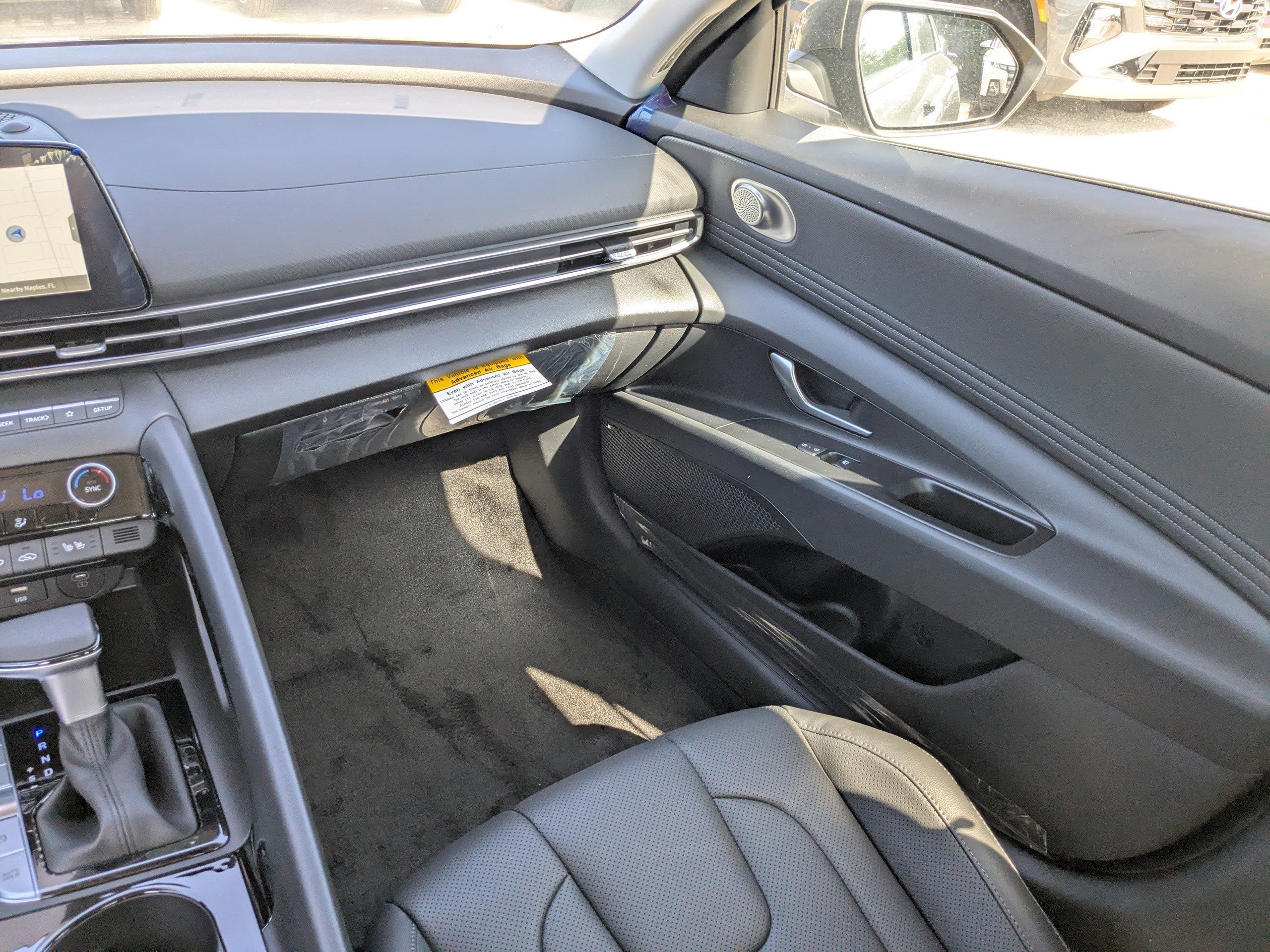 2025 Hyundai Elantra Limited - Photo 13