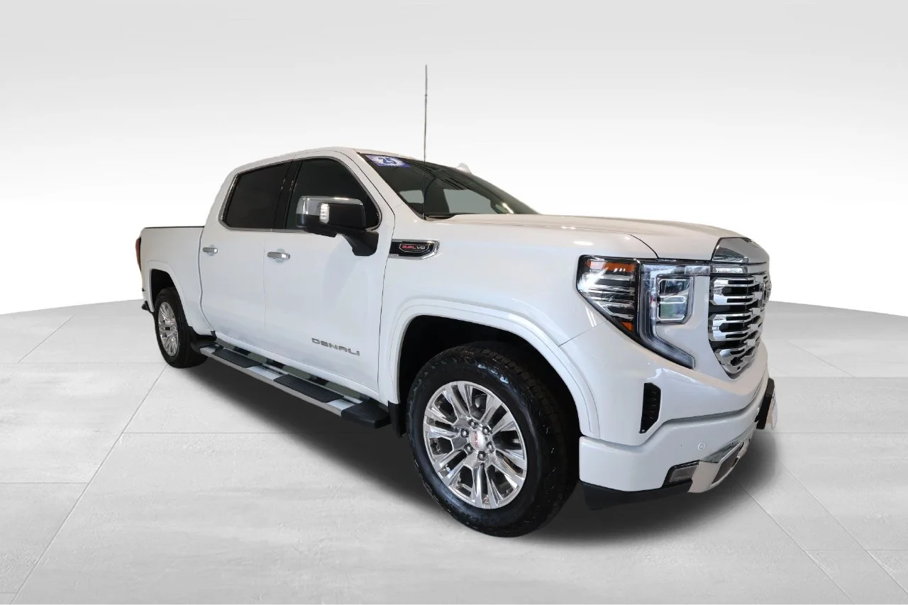 Used 2025 White Frost Tricoat GMC Denali image 6