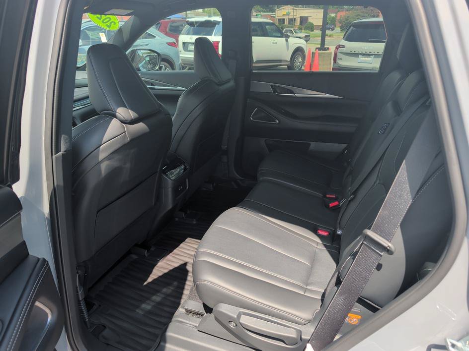 Certified Used 2025 Harbor Gray INFINITI LUXE image 9
