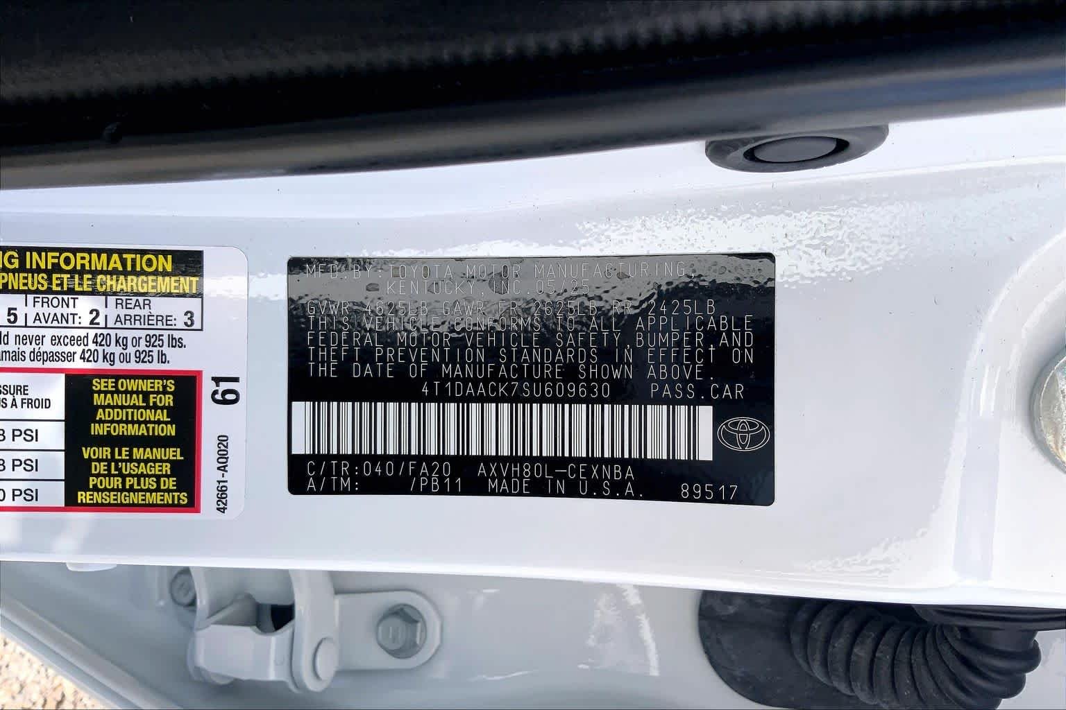 Used 2025 Ice Cap Toyota LE image 36