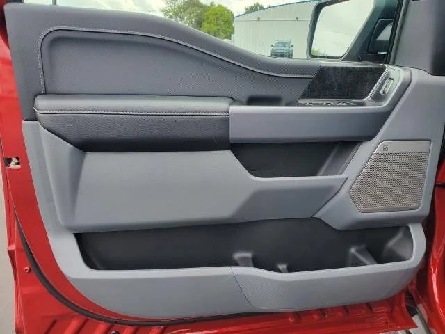 2025 Ford F-150 Lightning Flash - Photo 14