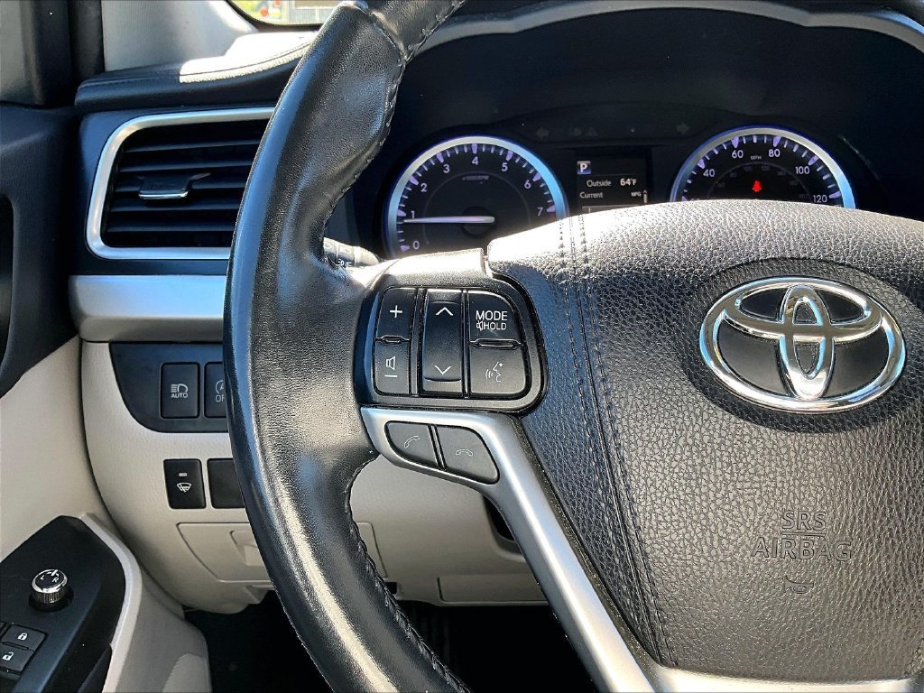 Used 2019 Blizzard Pearl Toyota XLE image 24