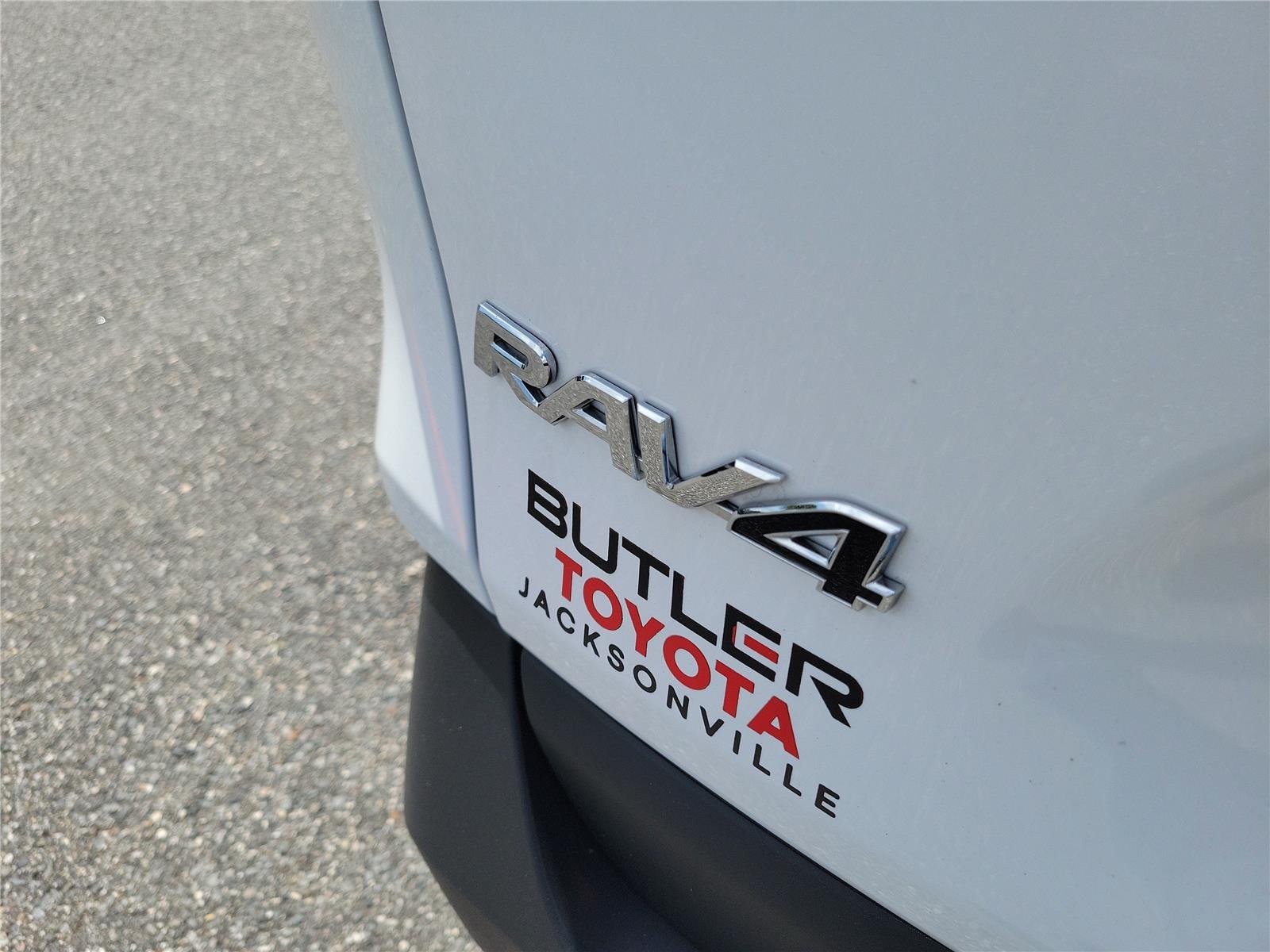 Used 2025 Ice Cap Toyota XLE image 9