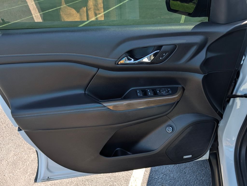 Used 2022 White GMC SLE image 23