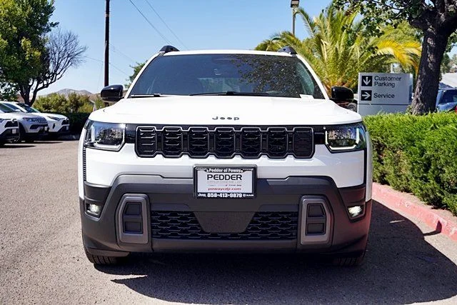 New 2026 Bright White Clear-Coat Exterior Paint Jeep Limited image 4