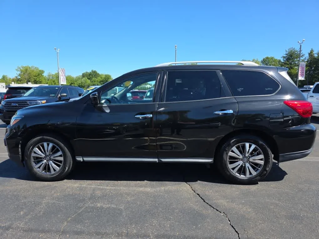Used 2019 Magnetic Black Pearl Nissan SL image 8