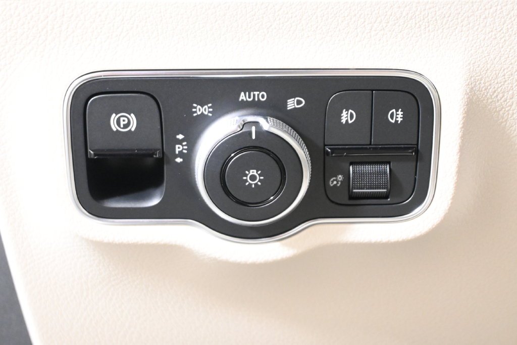 Used 2026 Cirrus Silver Metallic Mercedes-Benz GLA 250 image 24
