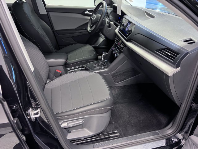 2022 Taos 1.5T SE Black · photo 11