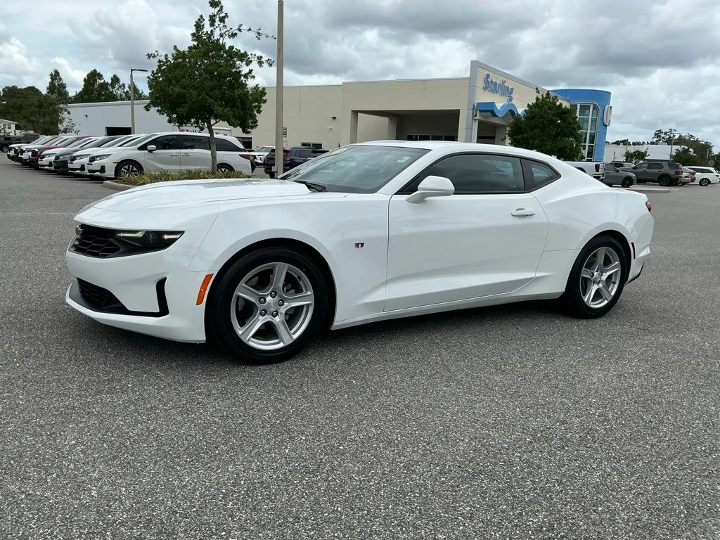 Used 2023 White Chevrolet 1LT image 2