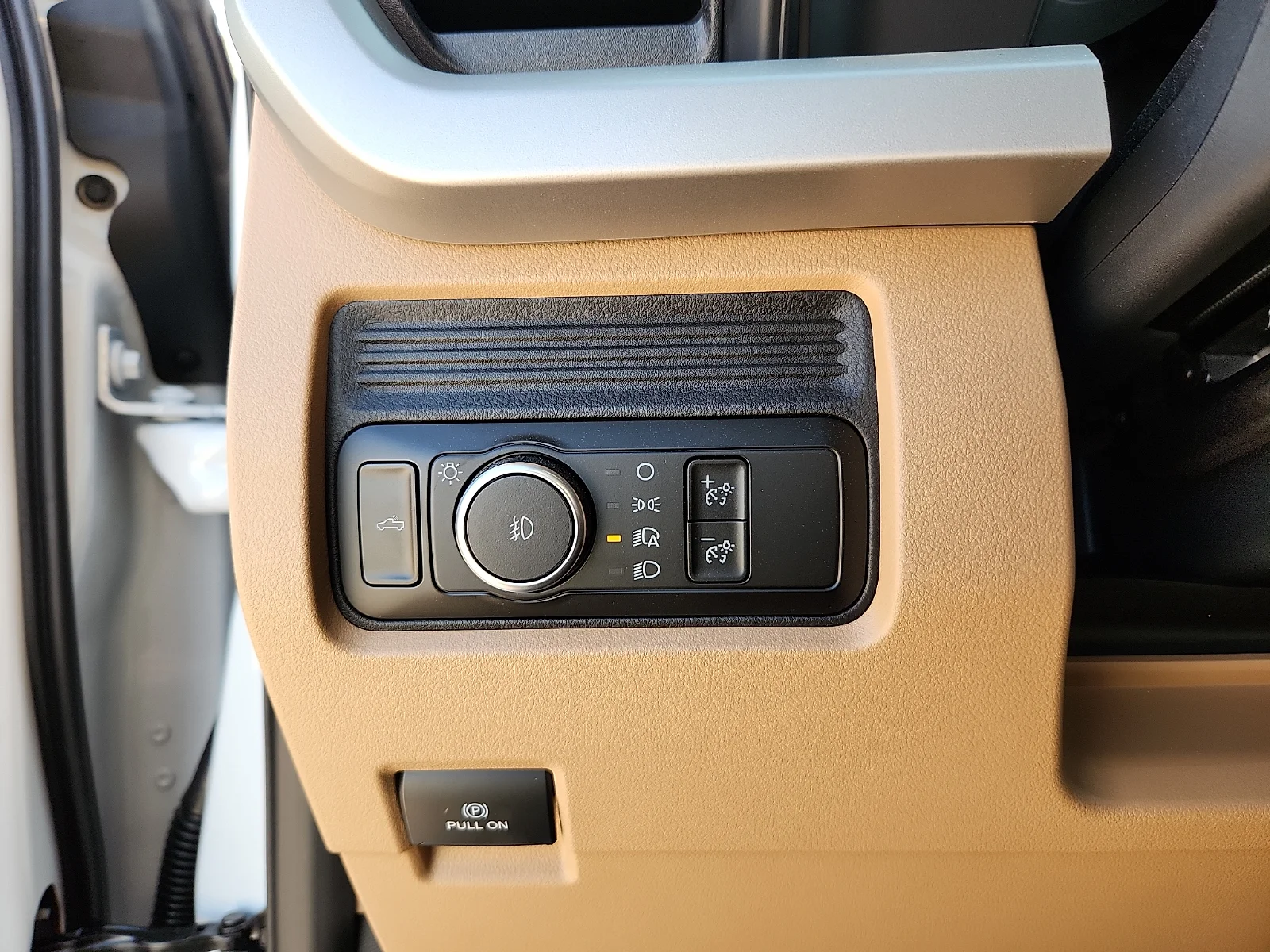New 2027 Oxford White Ford XLT image 18