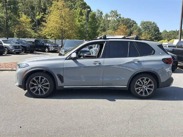 Used 2025  BMW xDrive40i image 2