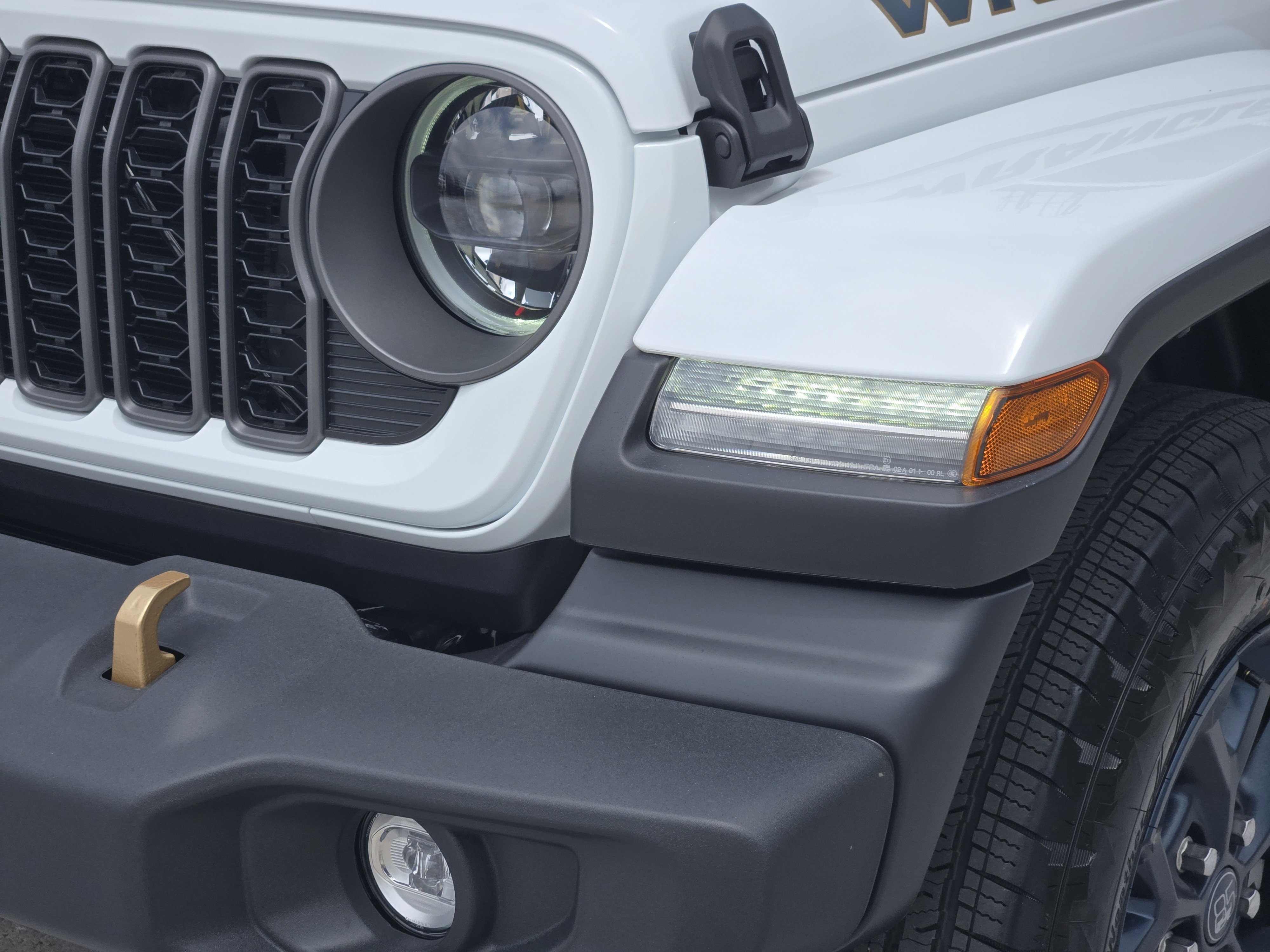 New 2026 Bright White Clear-Coat Exterior Paint Jeep 85th Anniversary image 6