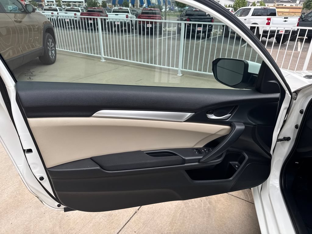 Used 2017  Honda LX image 10