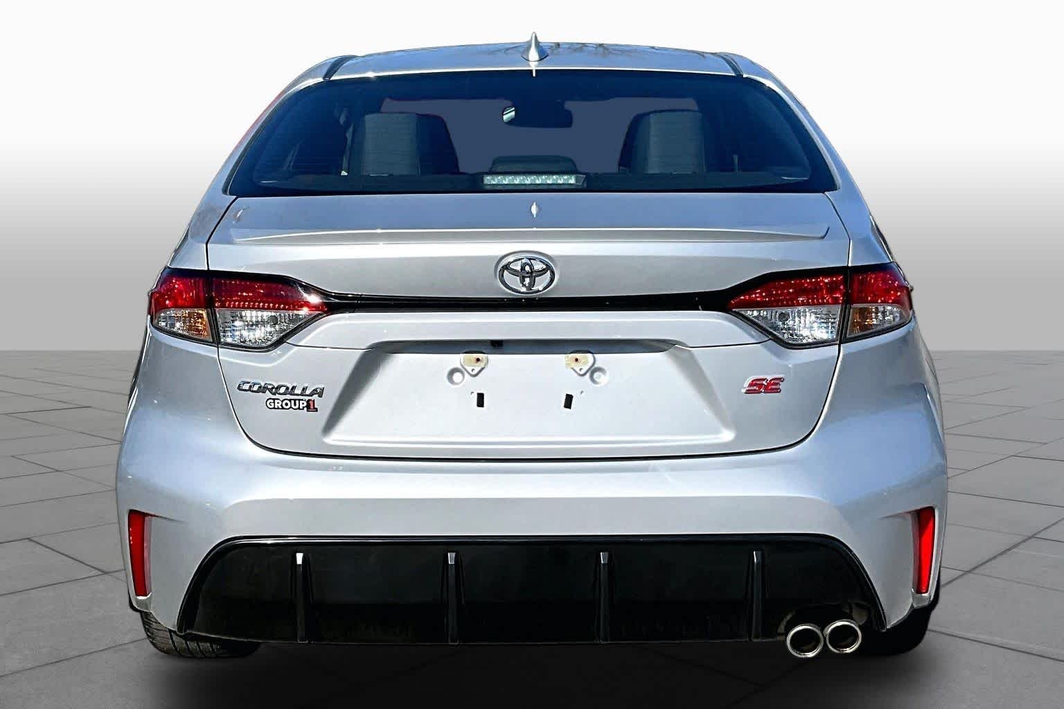 Used 2025 Classic Silver Metallic Toyota SE image 5
