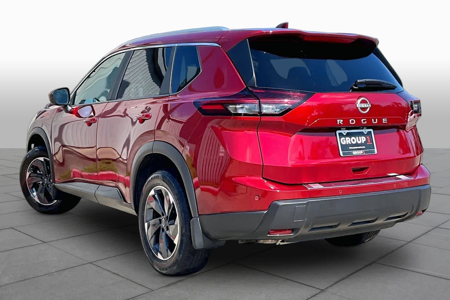 Used 2025 Scarlet Ember Tintcoat Nissan SV image 11