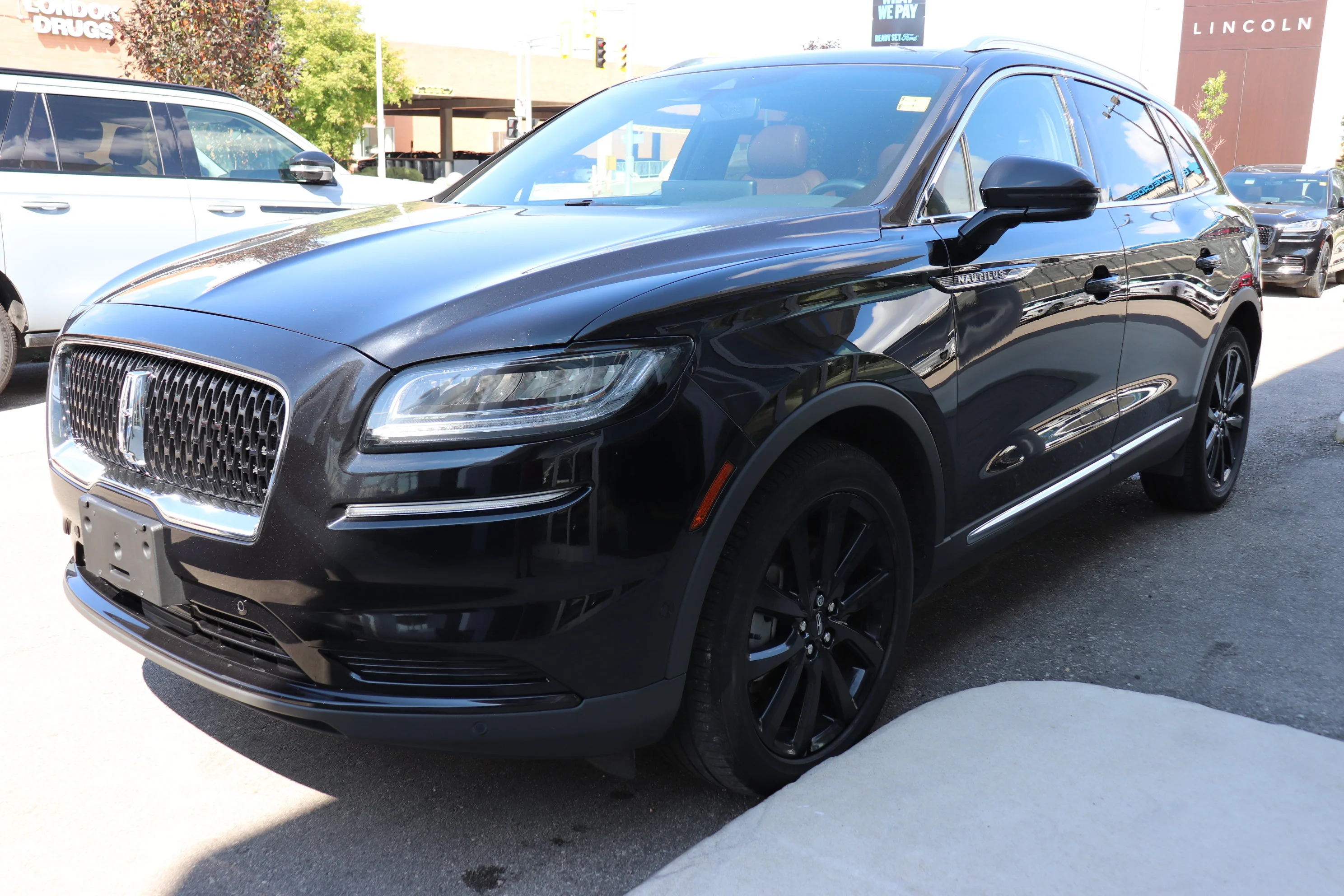 Used 2023 Black Lincoln Reserve image 4