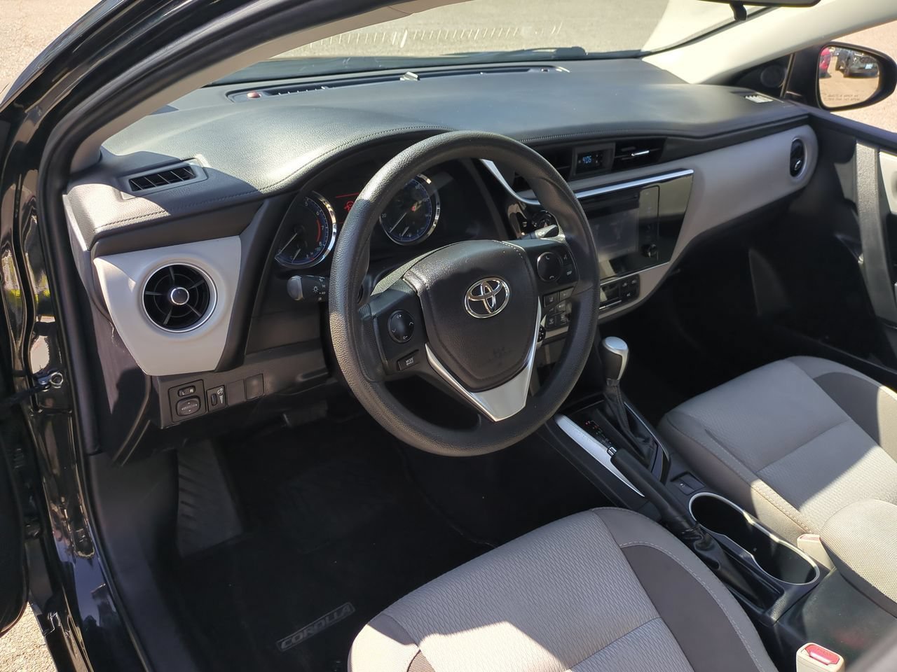 Used 2018 Black Toyota L image 10
