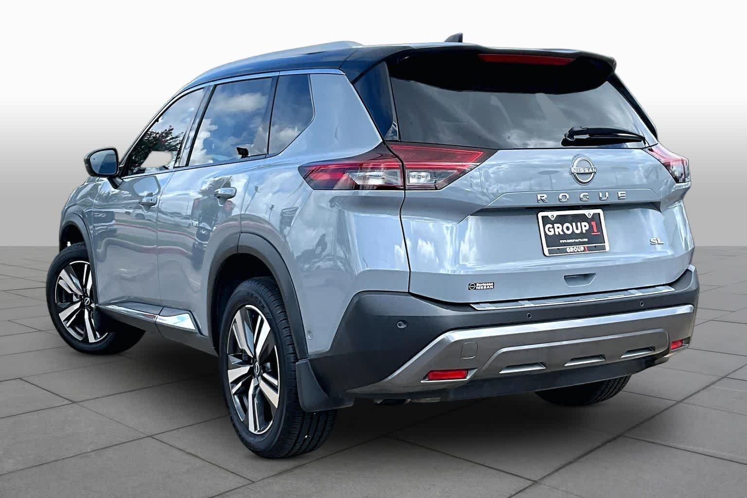 Used 2023 Boulder Gray Pearl/Super Black Nissan SL image 12