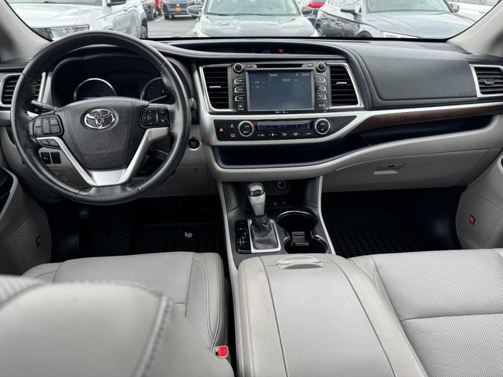 Used 2015 Gray Toyota Limited image 13