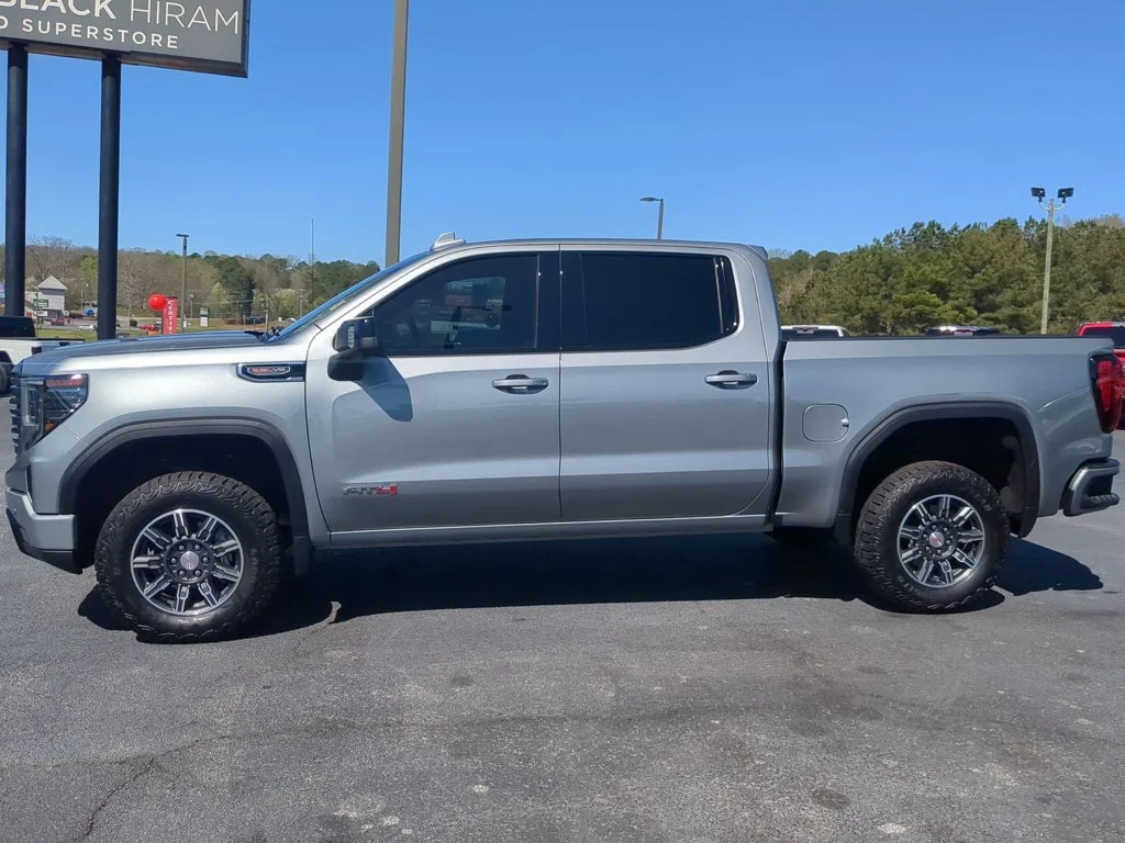 Used 2025 Sterling Metallic GMC AT4 image 8