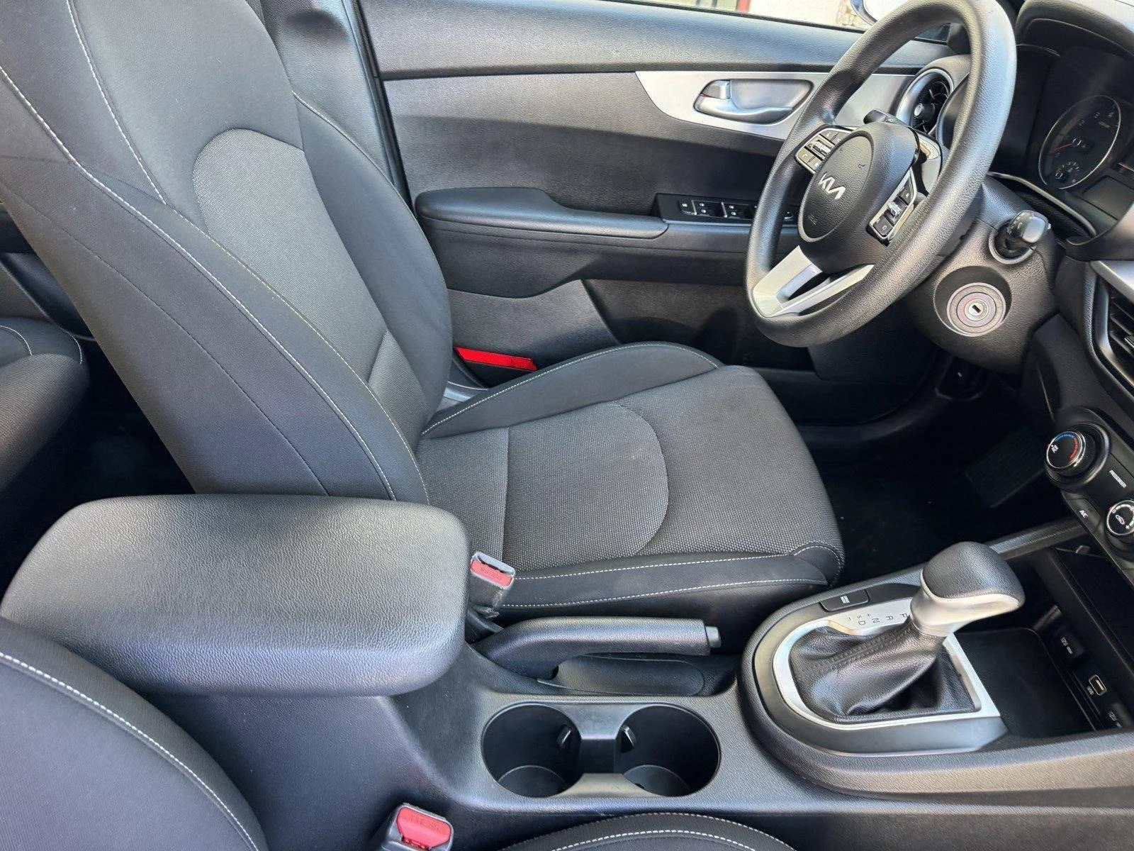 Used 2022 Deep Sea Blue Kia LXS image 7