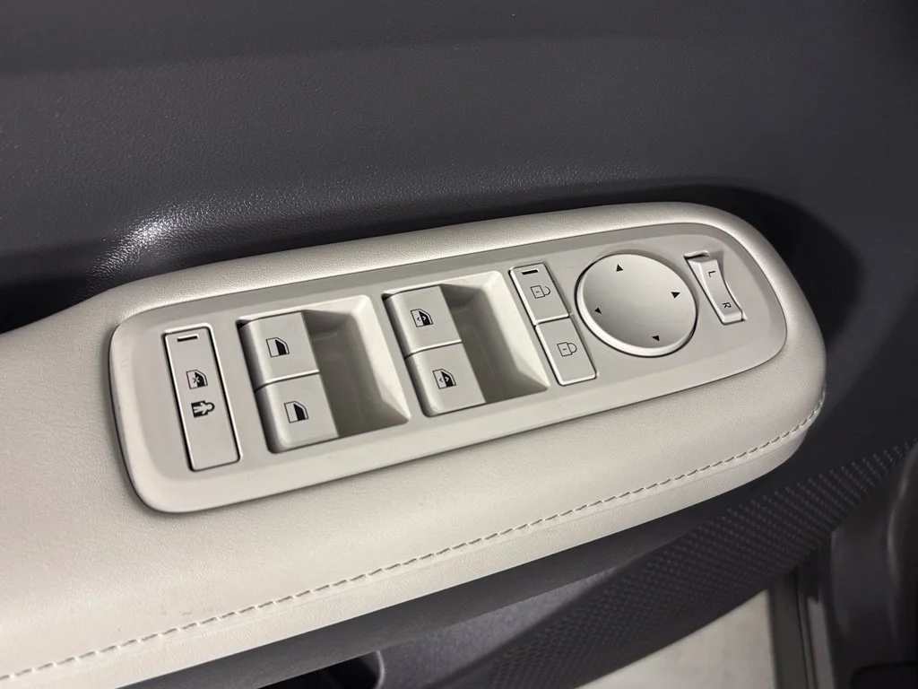 Used 2025 Gray Hyundai SEL image 14