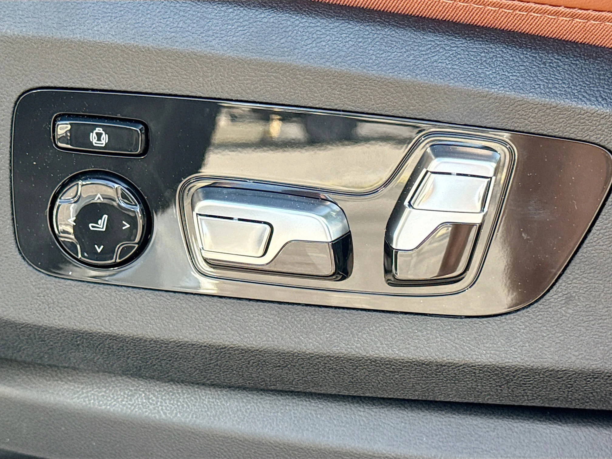 New 2026 Mineral White Metallic BMW M60i image 26