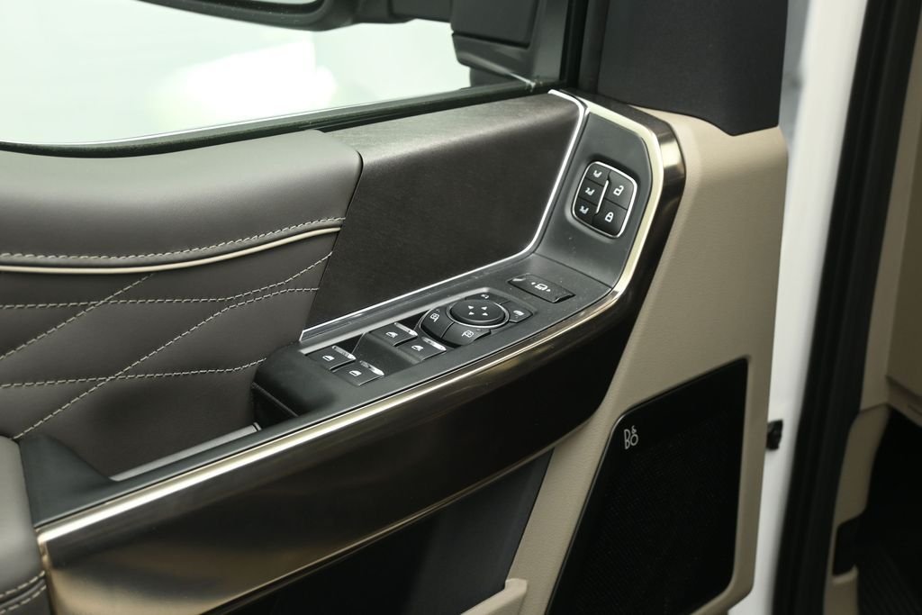 New 2026 Star White Metallic Tri-Coat Ford Platinum image 7
